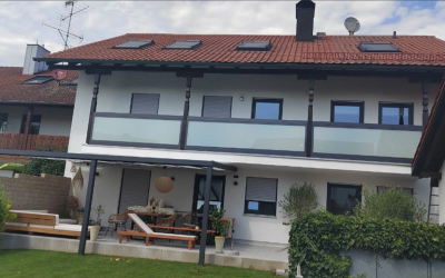 Geländer aus Edelstahl mit gebürsteter Oberfläche
