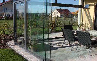 Glastüren für die Terrasse – offen und einladend
