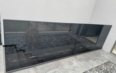 Rahmenloses Geländersystem aus Klarglas