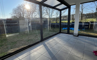 Wintergarten mit minimalistischer Gestaltung