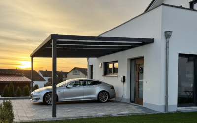 Moderner Carport mit Montage