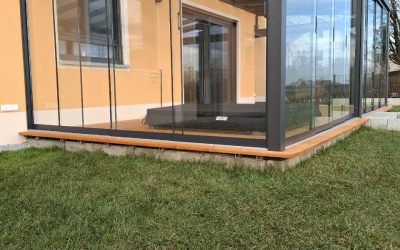 Wintergarten mit moderner Beleuchtung