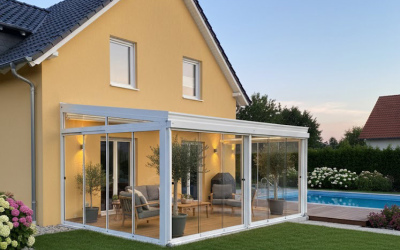 Wintergarten mit schwarzem Rahmen