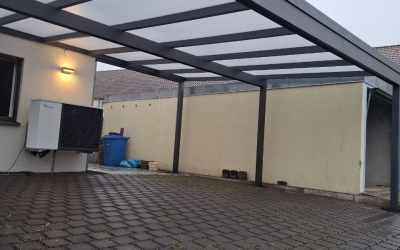 Moderner Carport mit Montage