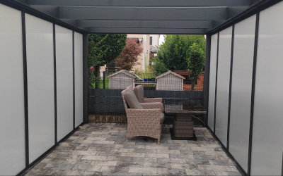 Carport mit Gartenblick