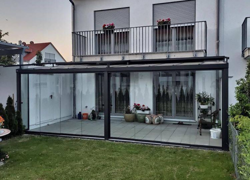 Wintergarten aus Glas und Aluminium