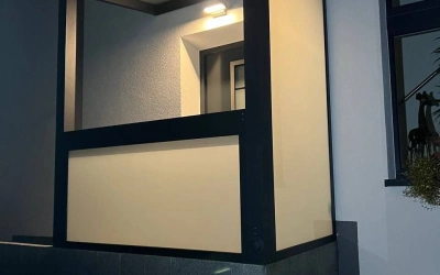 Eingangsvordach aus Metall
