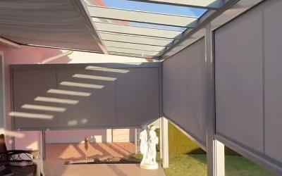 Terrassenmarkise mit Aluminiumkonstruktion und Tuch in Anthrazit
