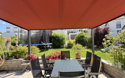 Offene Gelenkarmmarkise für kleine Terrassen
